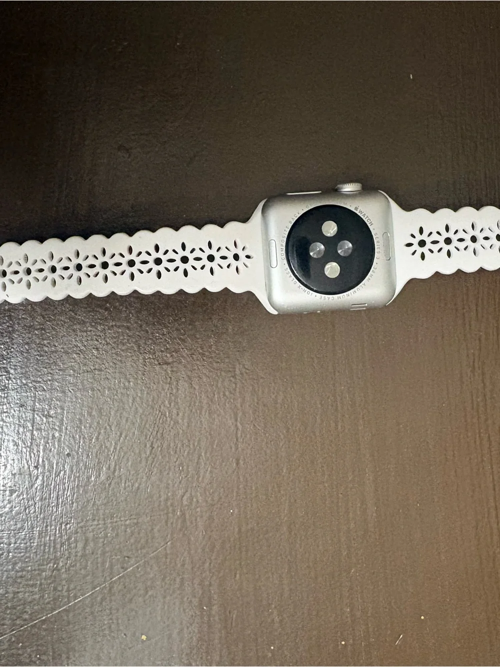 Apple Series 3. 38mm. Smartwatch, Silicone Band and Magnetic Charger.